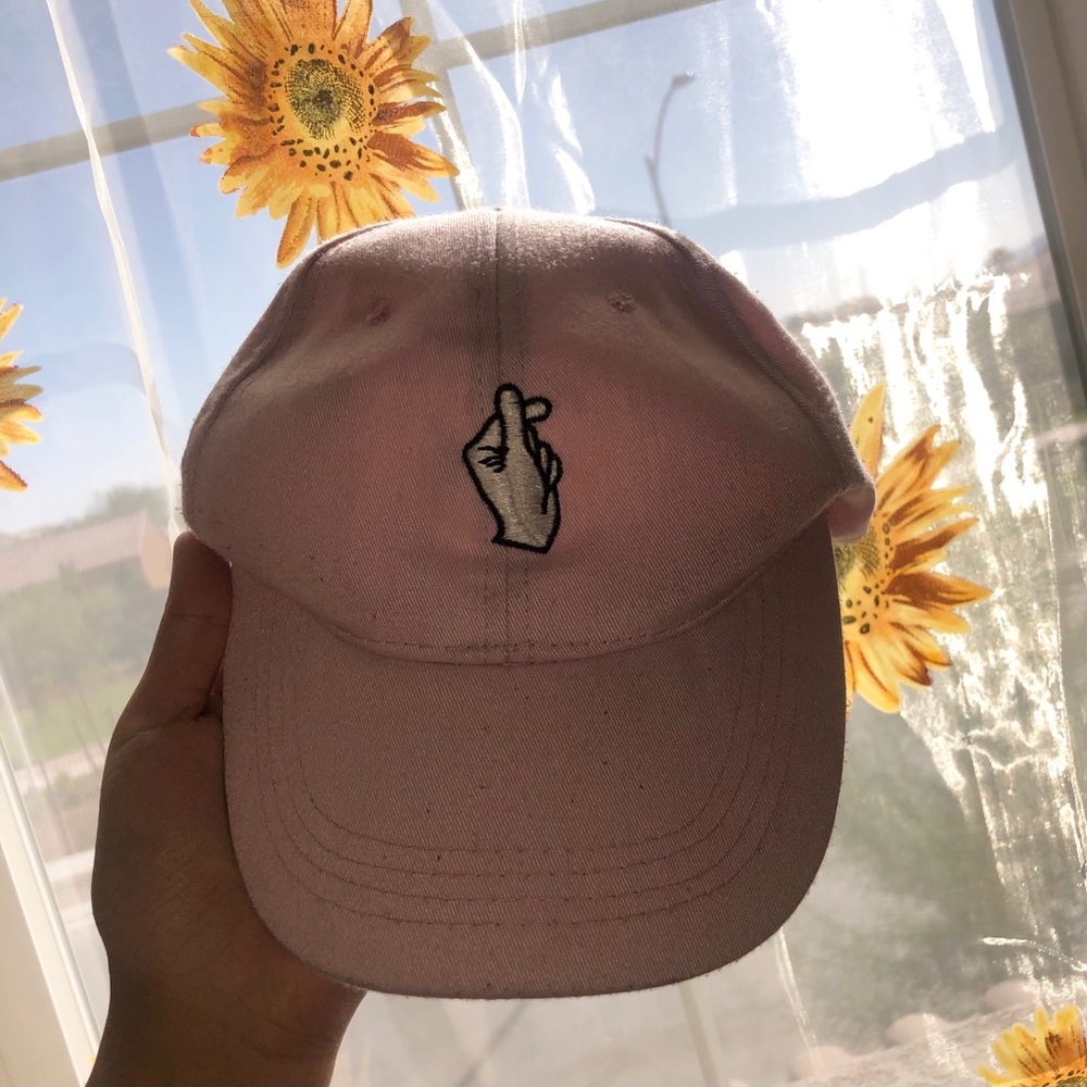 Finger heart hat